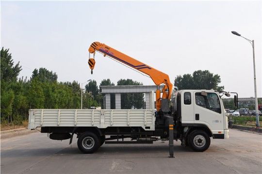 點擊查看詳細信息<br>標題：5噸凱馬隨車吊3節(jié)臂 閱讀次數(shù)：2829