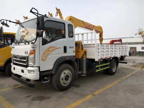 點擊查看詳細信息<br>標題：5噸重汽豪曼隨車吊 閱讀次數(shù)：2281