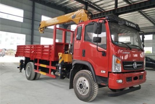 點擊查看詳細信息<br>標題：5噸大運隨車吊 閱讀次數(shù)：2271