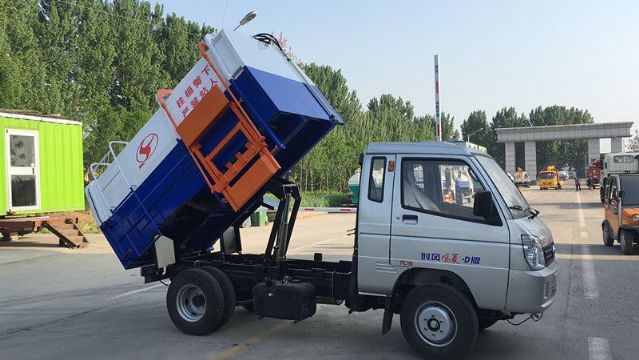 點擊查看詳細信息<br>標題：藍牌時風風菱垃圾車 閱讀次數(shù)：2385